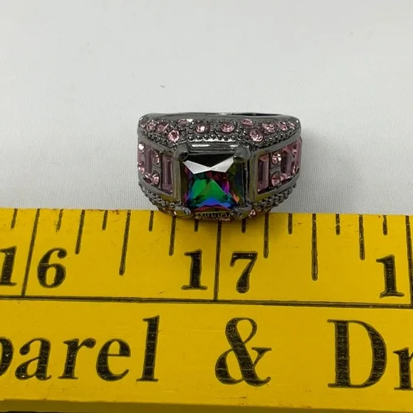 Sparkly multicolored fashion ring, size 8 - Picture 4 of 5
